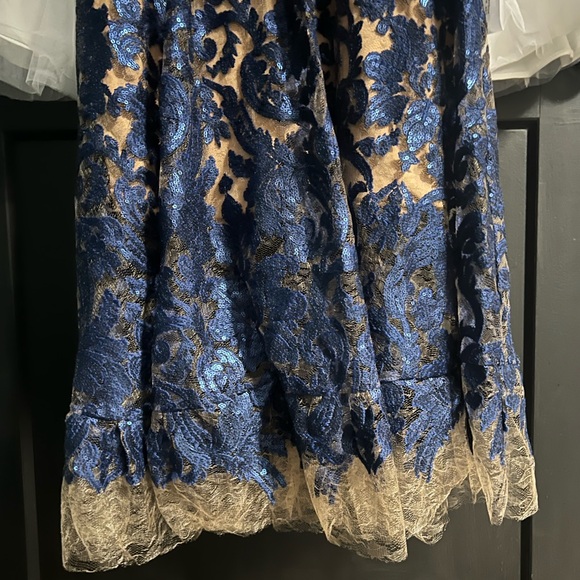 Blair Lace Midi Dress - Picture 4 of 6